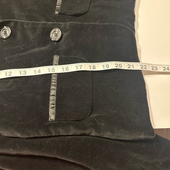 Luxurious Black Velvet Women's Blazer - Picture 3 of 6